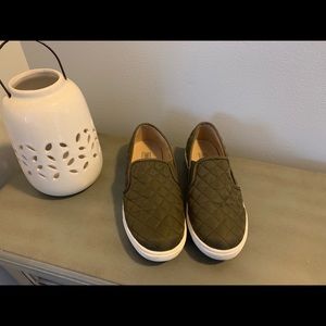 Steve Madden slip ons 7.5